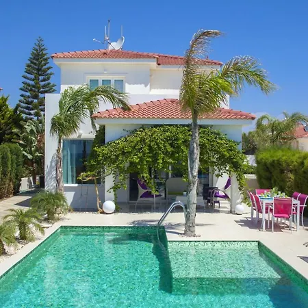 Luxury 3 Bedroom On The Beach, 1369