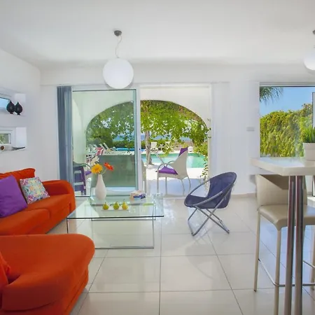 Villa Luxury 3 Bedroom On The Beach, 1369