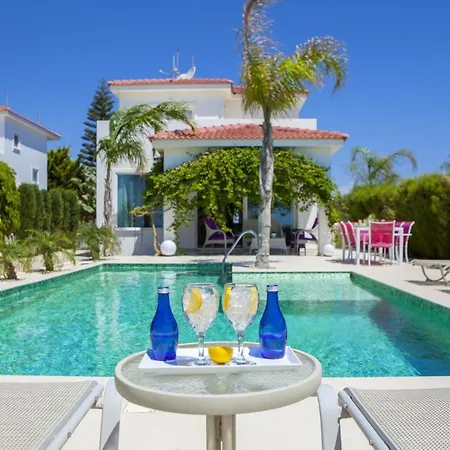 Luxury 3 Bedroom On The Beach, 1369 Villa *