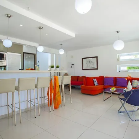 Luxury 3 Bedroom On The Beach, 1369 别墅