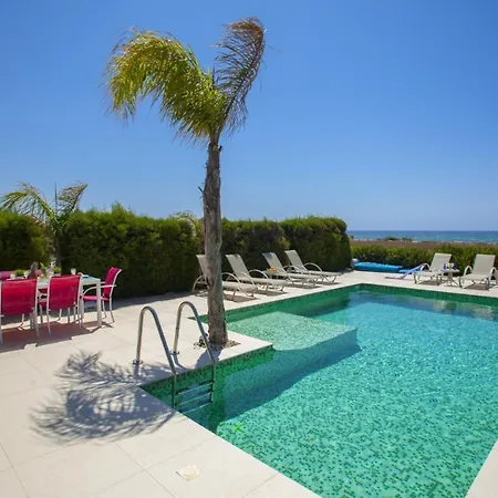 Villa Luxury 3 Bedroom On The Beach, 1369 Ayía Nápa